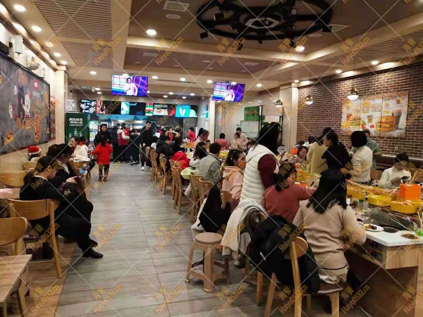 無煙涮烤四人桌旋轉小火鍋開業生意火爆