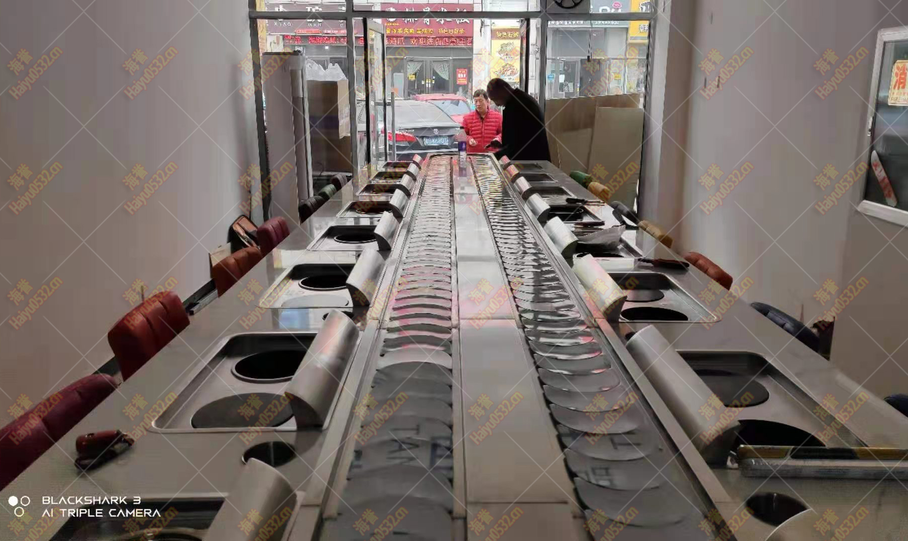 美食城直線無煙涮烤旋轉小火鍋設備完工