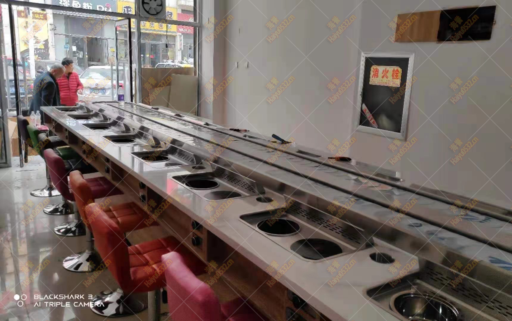 美食城直線無煙涮烤旋轉小火鍋設備完工