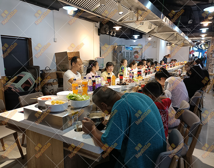李村旋轉小火鍋設備完成火爆