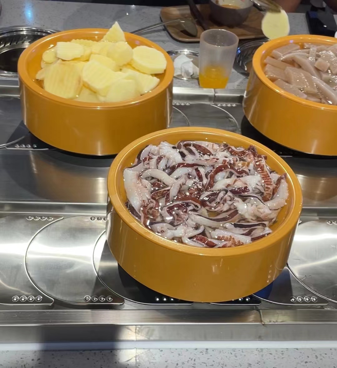 怎樣確保旋轉小火鍋店的食品安全？